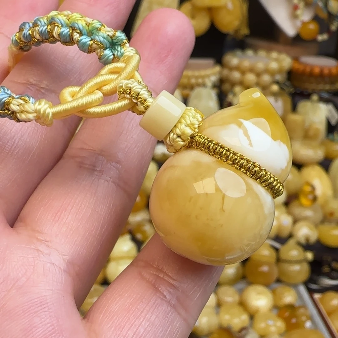 琥珀未镶嵌套链天然俄料骨瓷白妖花蜜蜡葫芦吊坠