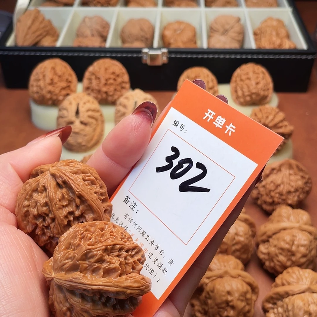 大***哥吊坠文玩核桃白狮子42