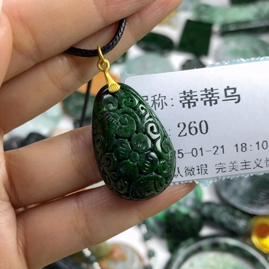 翡翠颈饰未镶嵌蒂*乌吊坠