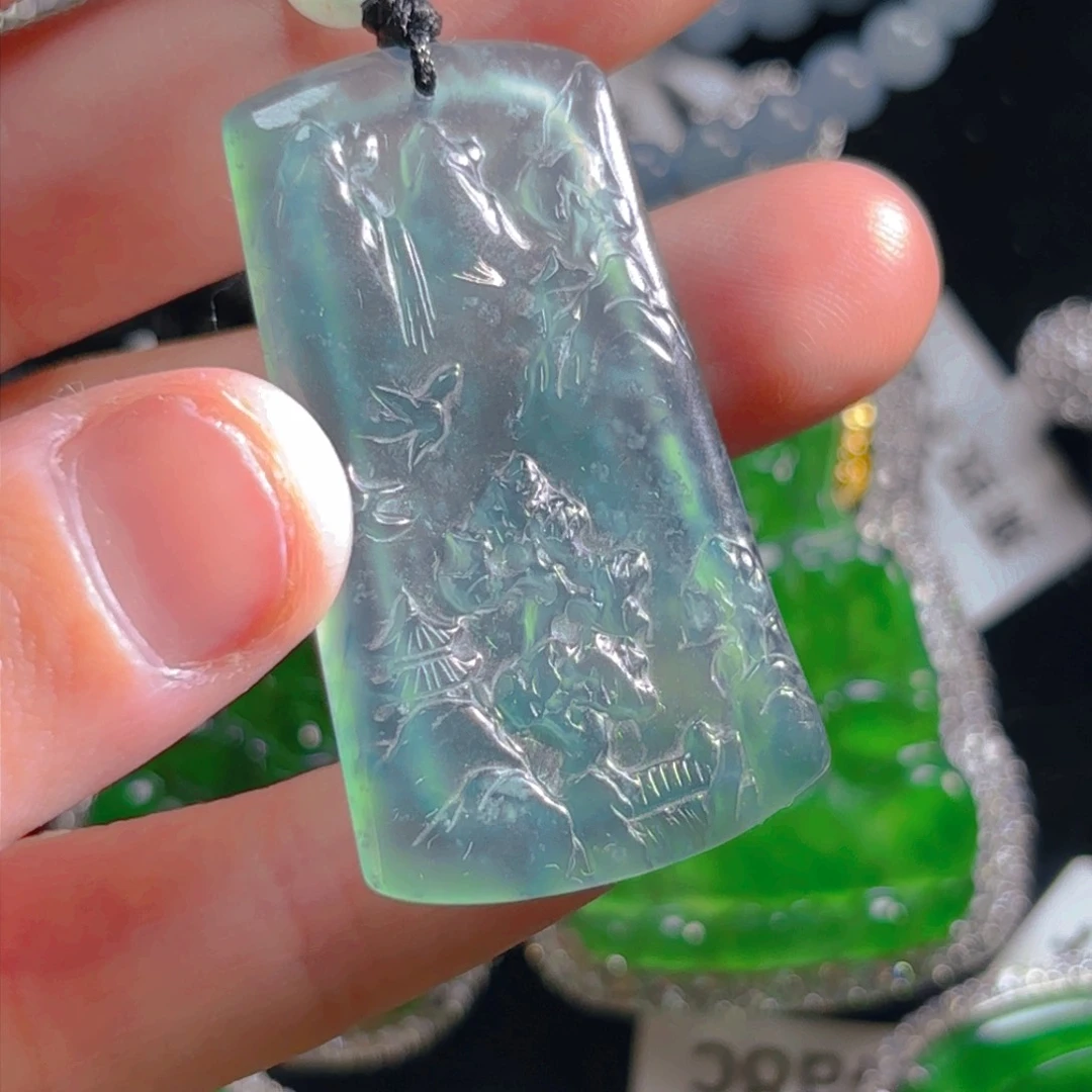 翡翠颈饰未镶嵌山水牌