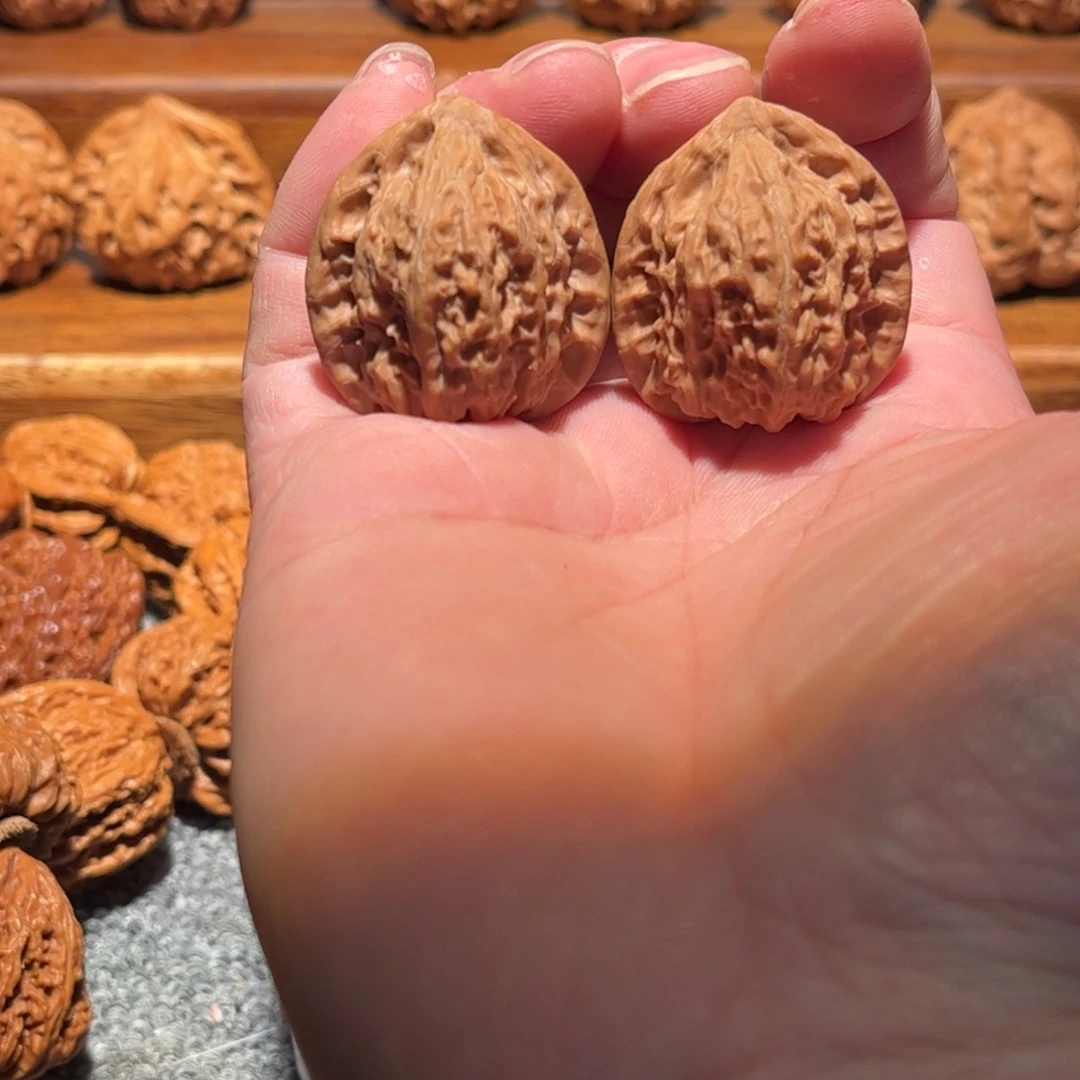 文玩核桃把件三角金字塔