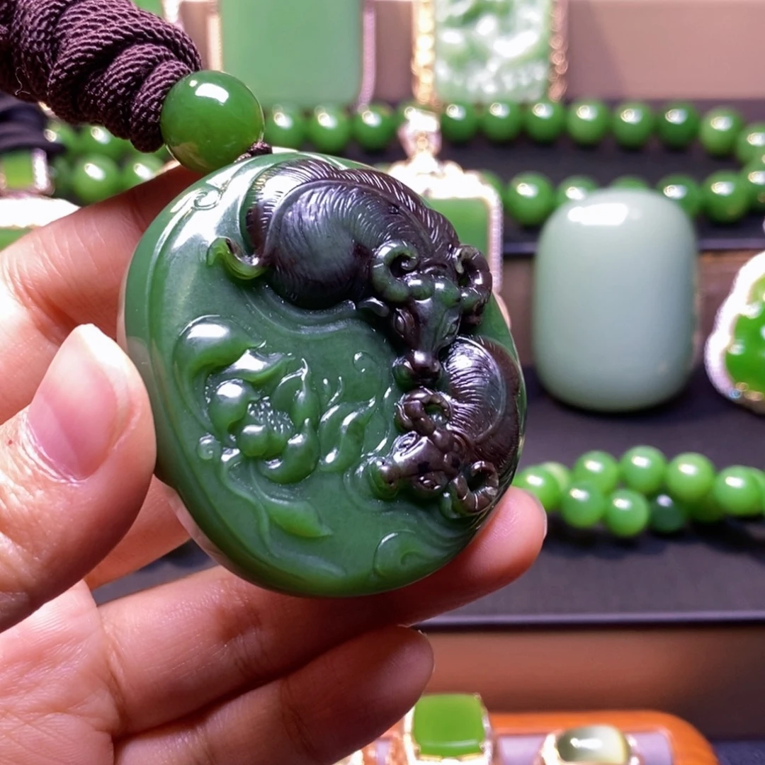 金***月和田玉未镶嵌挂件