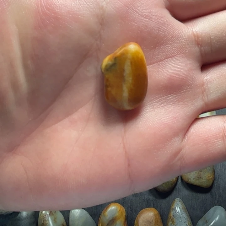 红***果和田玉未镶嵌珠宝奇石