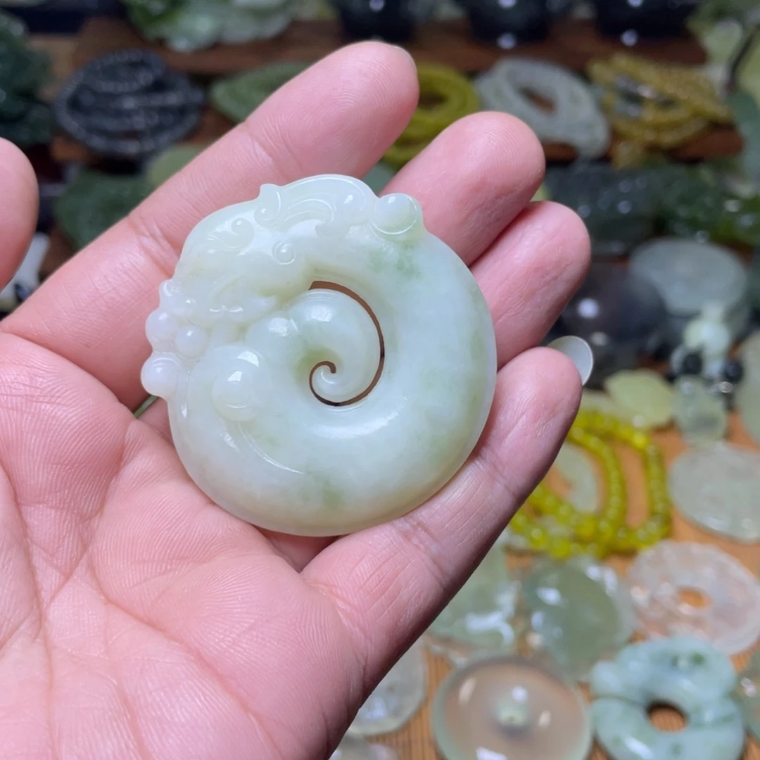 鷇***鼒蛇纹石玉未镶嵌挂件