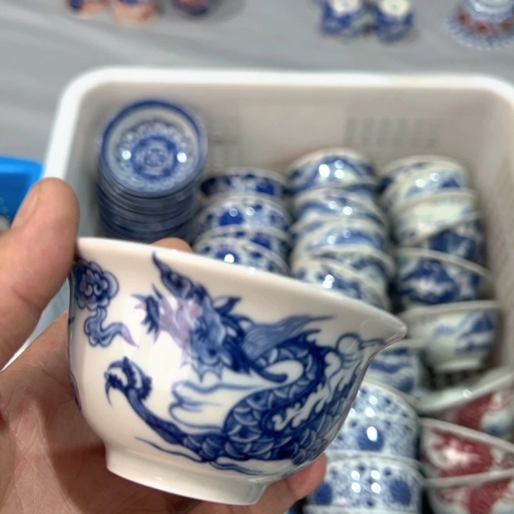 瓷片白青花铠甲龙压手杯全