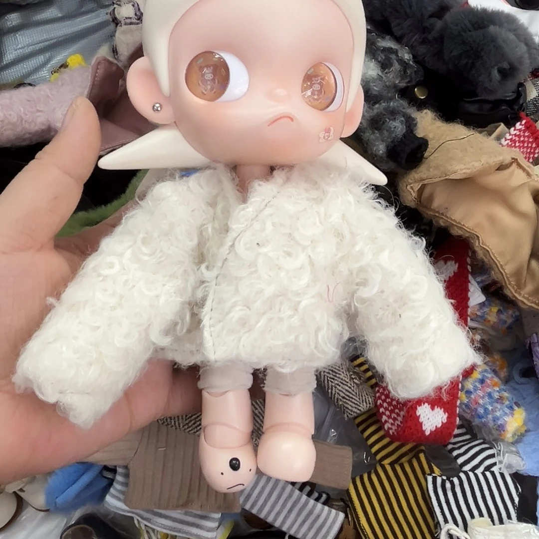 白色卷卷毛毛外套