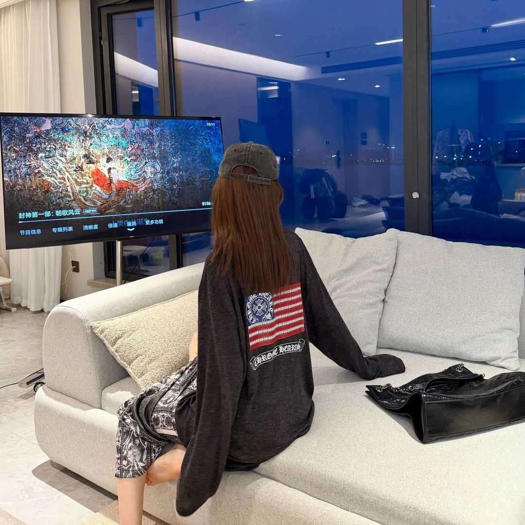 Alingsong【梵文克罗】烟灰面膜打底长袖t S1131