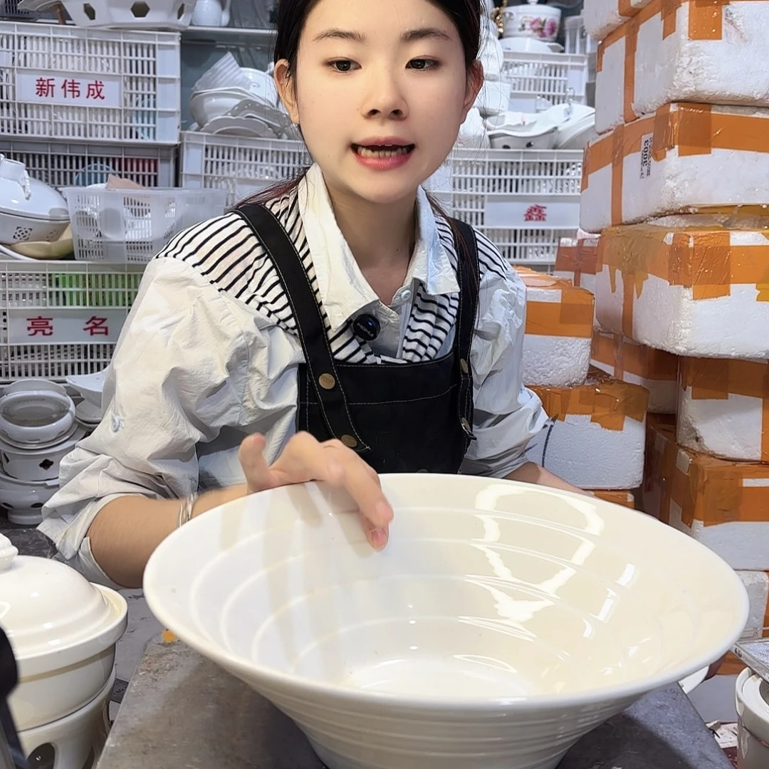 盘?***?微瑕产品………十二寸喇叭汤碗一个