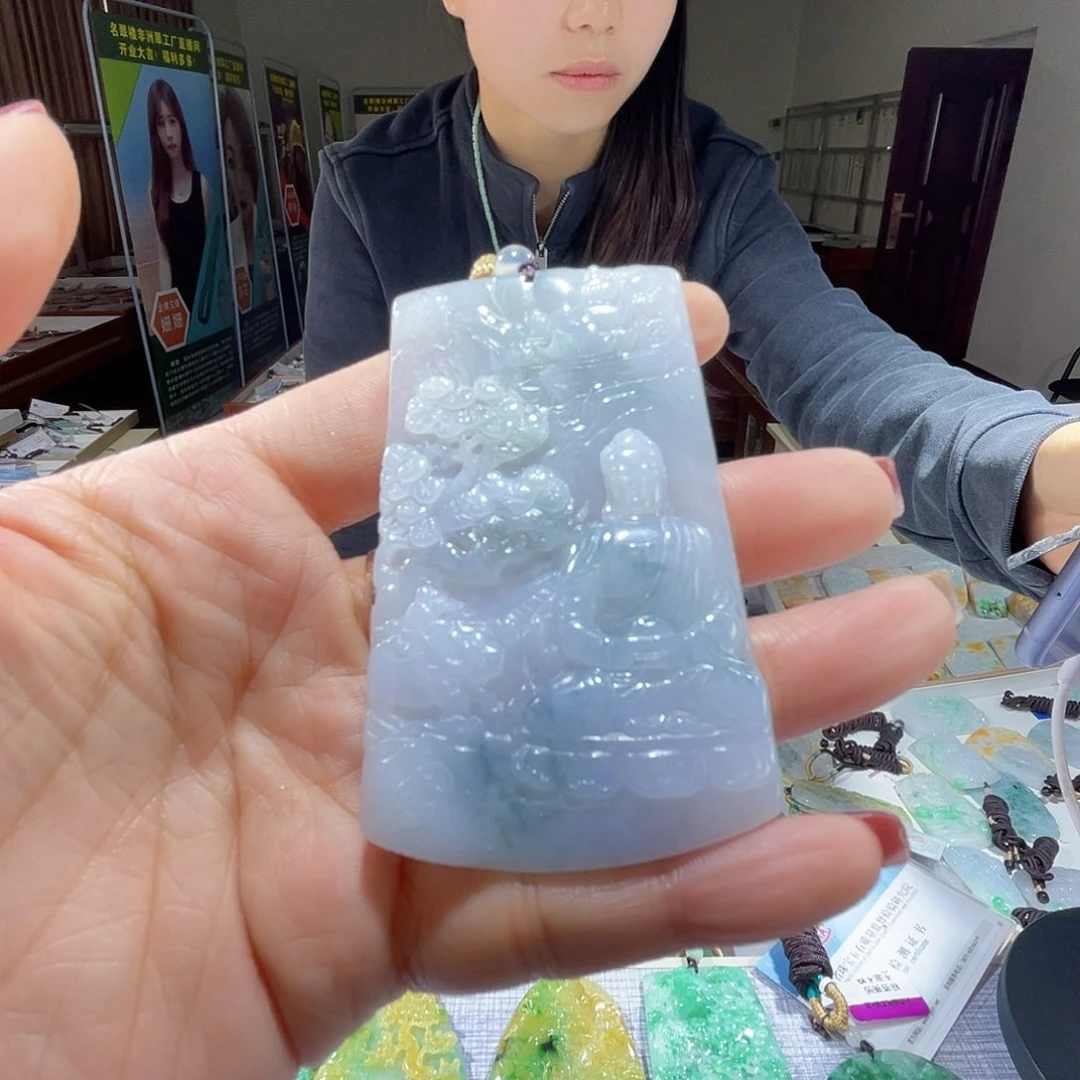 翡翠未镶嵌颈饰一个