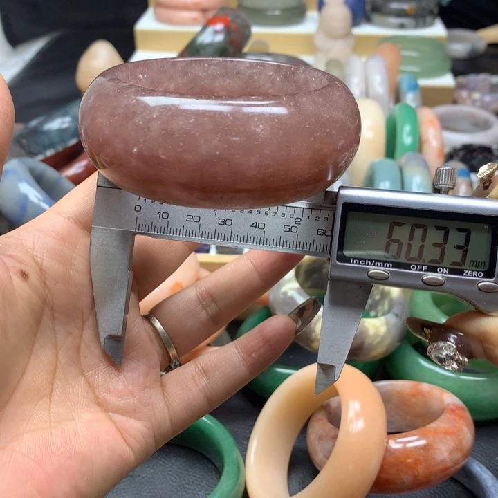 未镶嵌手镯石英质玉