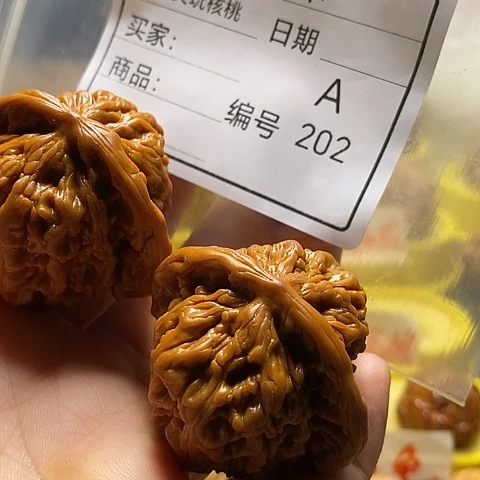 王***伟把件桃核自产自销……
