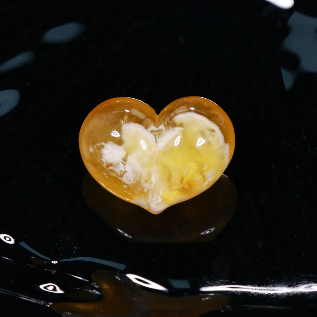 【颜如蜜珠宝】金瓷白妖花溶洞爱心时尚可爱琥珀蜜蜡屁桃项链吊坠