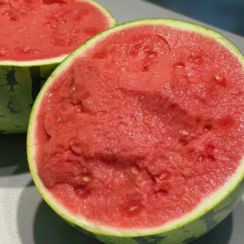 【整颗西瓜】 美都麒麟无籽西瓜 脆甜多汁 整颗约5-6斤新鲜美都