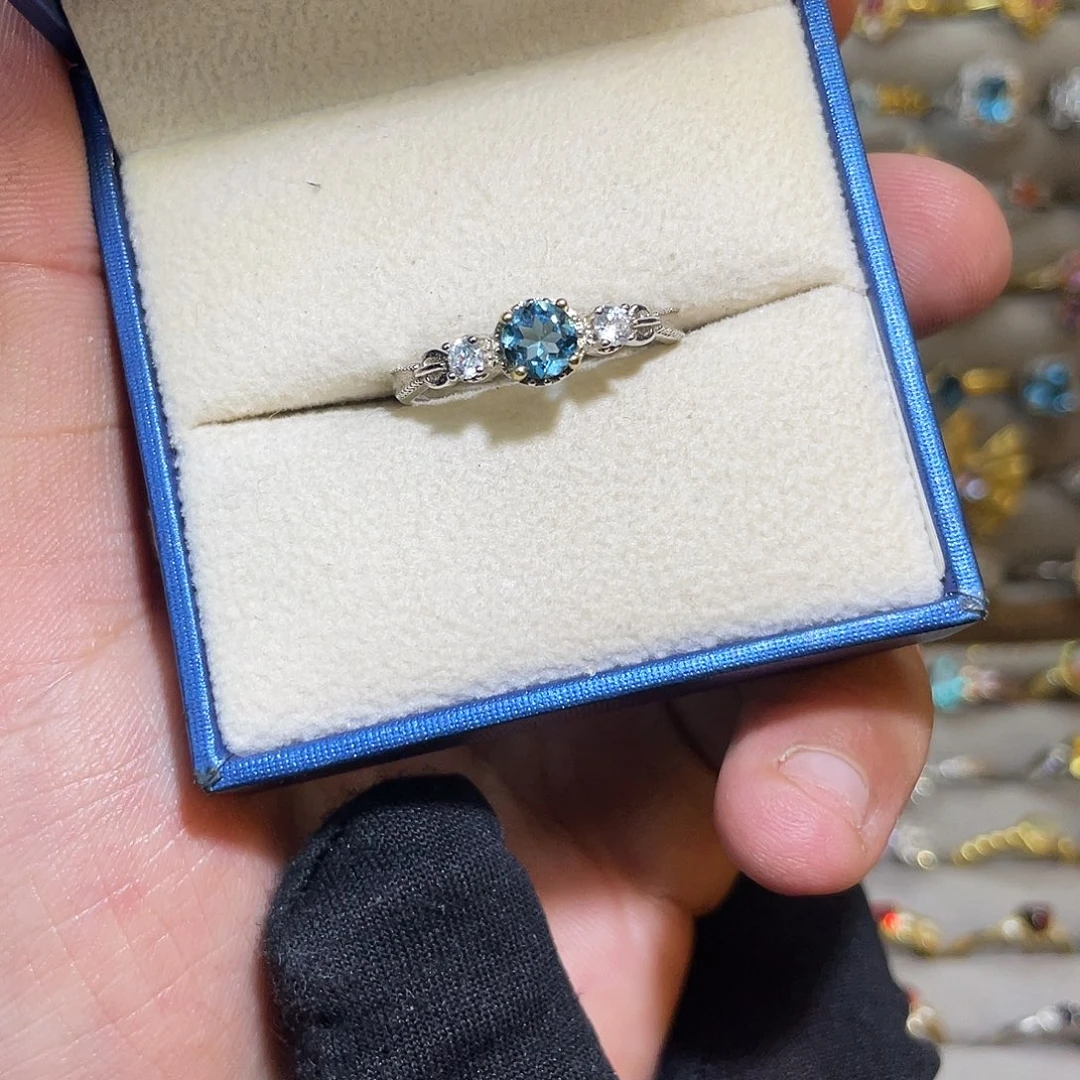 银S925镶嵌戒指托帕石