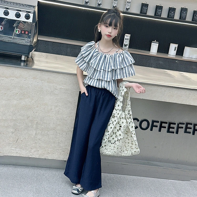 亲子装新款女童梨型洋气甜美荷叶边竖条纹露肩衬衫阔腿长裤两件套