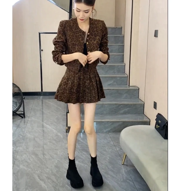 2025气质时尚长袖短款外套+百褶裙洋气减龄套装CY21701