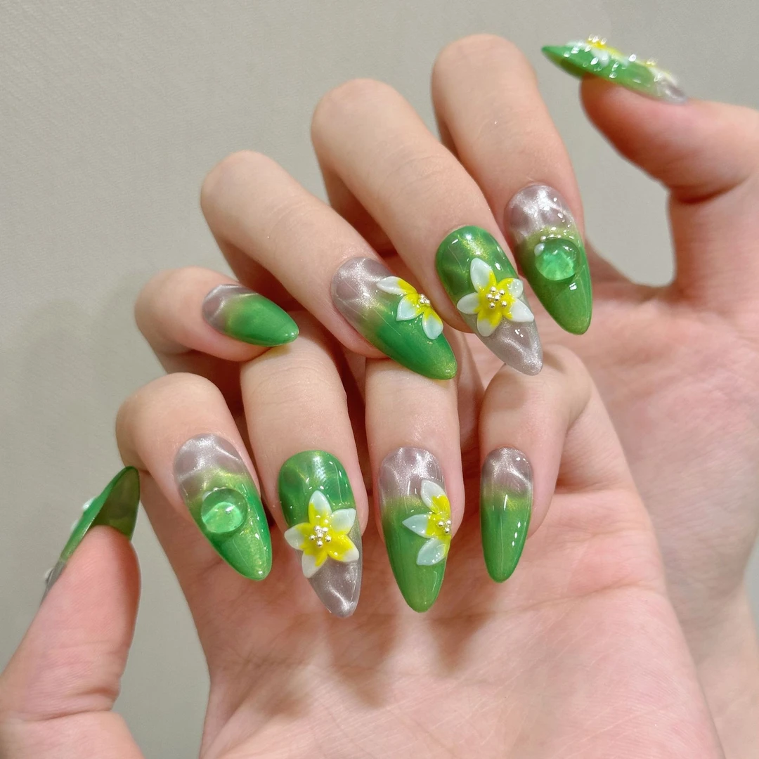【沁人心脾】绿色浮雕花卉水波纹猫眼纯手工夏日穿戴甲立体花朵美甲
