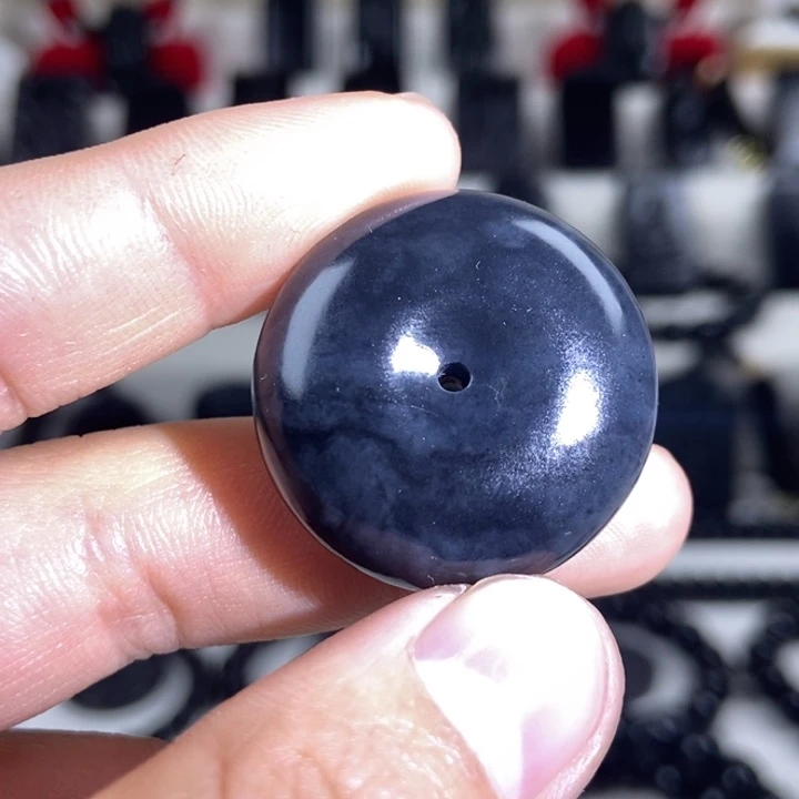 和田玉（墨玉）未镶嵌颈饰平安扣