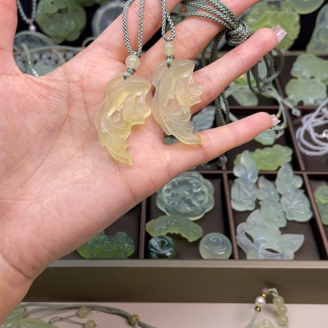 蛇纹石玉未镶嵌颈饰