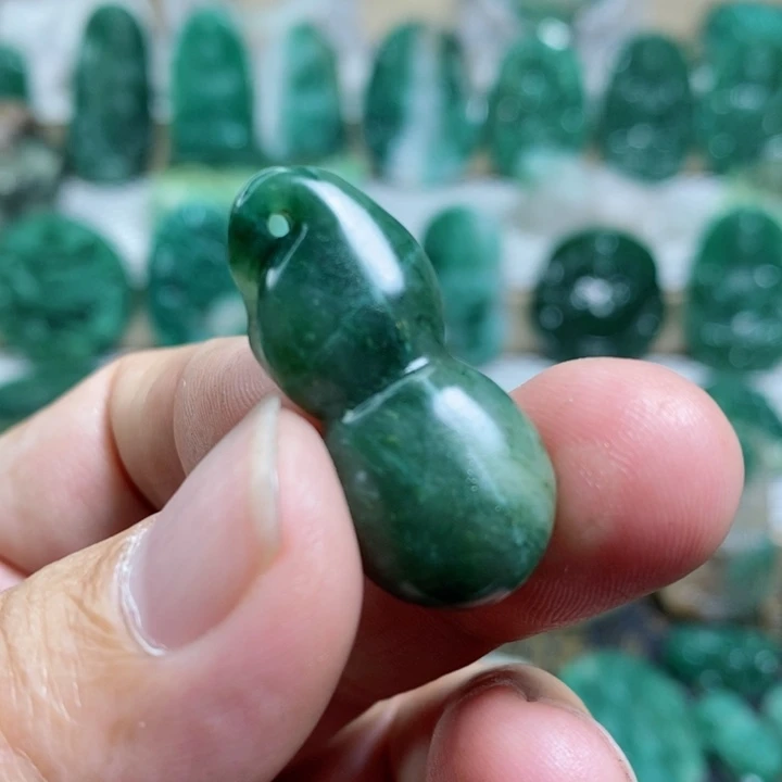 未镶嵌独山玉颈饰