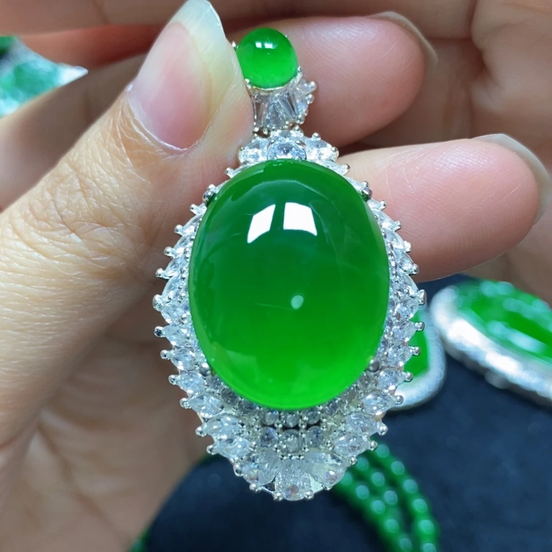 翡翠颈饰未镶嵌天然翡翠