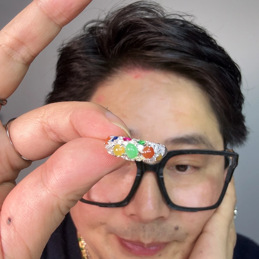 翡翠未镶嵌颈饰一件