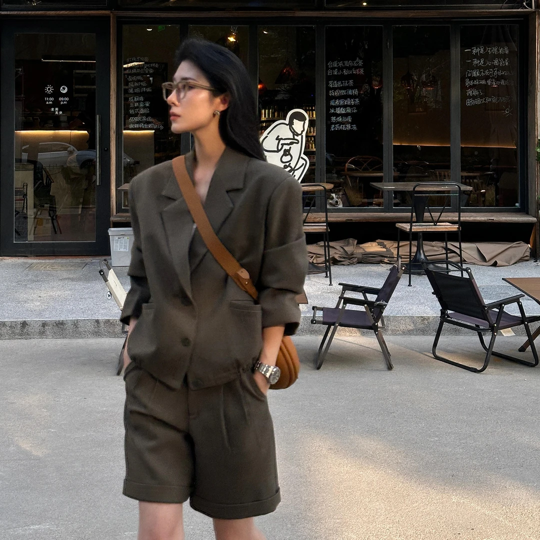 复古休闲西服套装女2025年早秋季新款西装外套长袖上衣短裤两件套