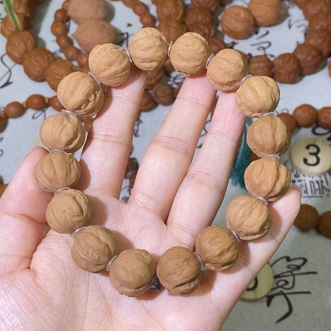至***宝桃核吊坠原皮赤龙