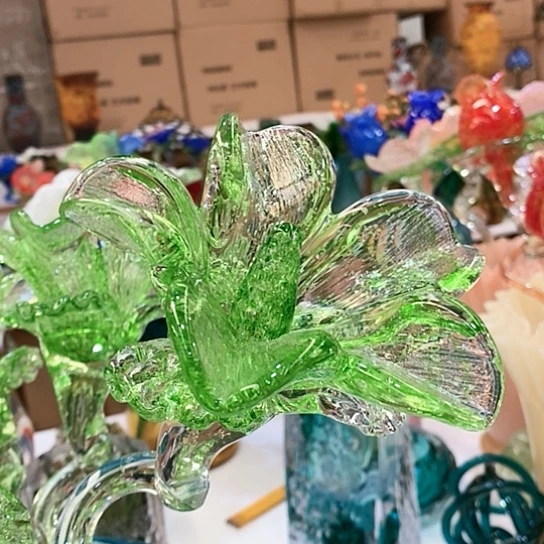 琉璃花瓶高45厘米宽9厘米