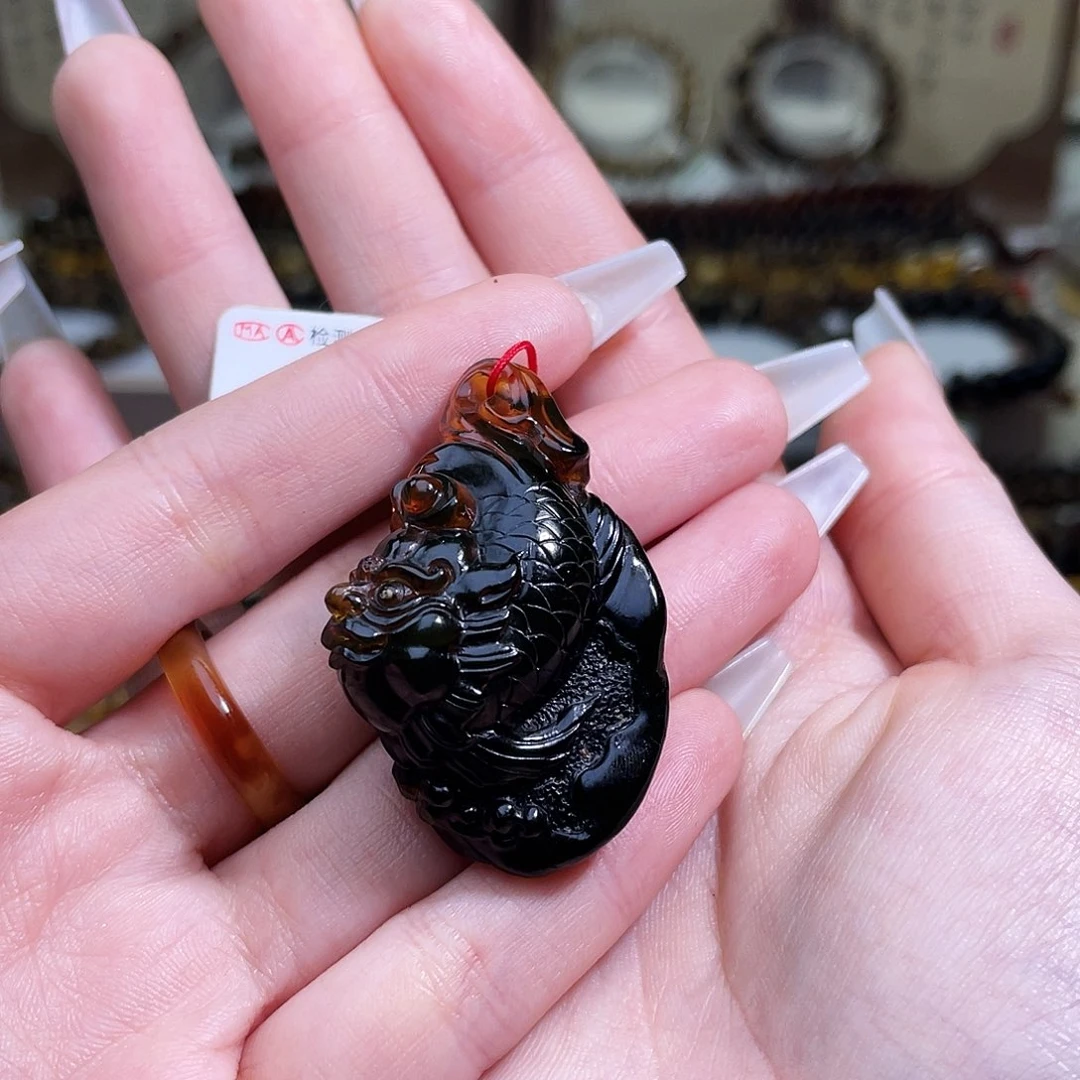 琥珀未镶嵌裸石抚顺琥珀雕刻件翳珀