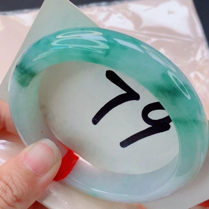 未镶嵌手镯翡翠飘绿半山水