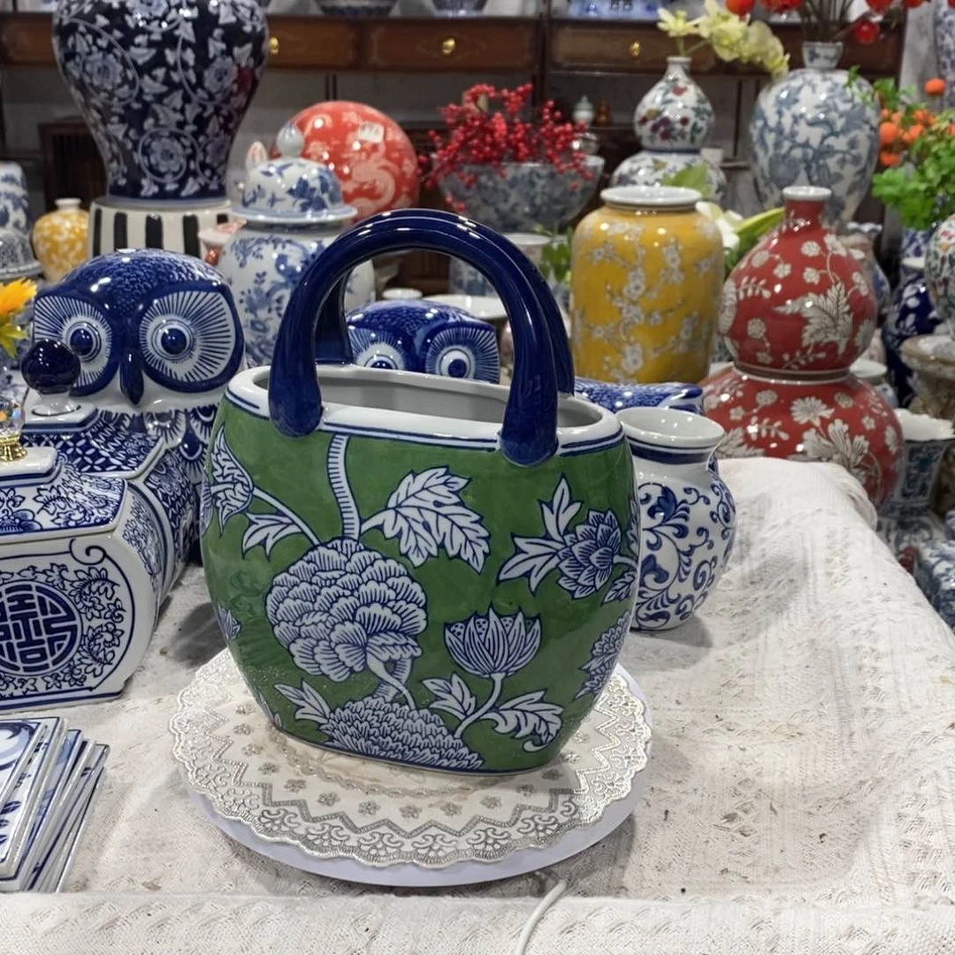 【闪购商品】摆件绿釉色手提包摆件……