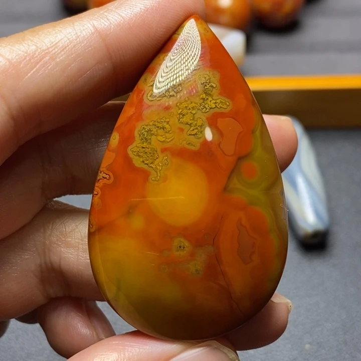 玛瑙/玉髓颈饰未镶嵌流**溆