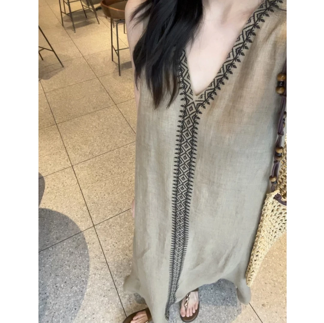 FAR ZOOM 亚麻刺绣调慵懒风连衣裙