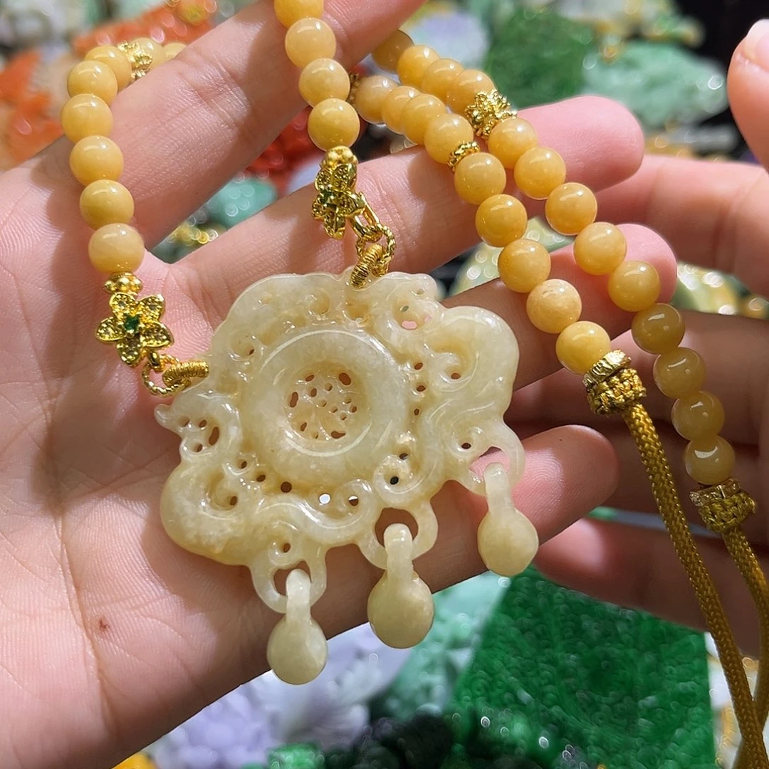 翡翠未镶嵌颈饰待编织
