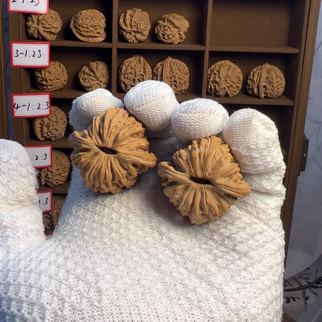 L***风文玩核桃吊坠楼子