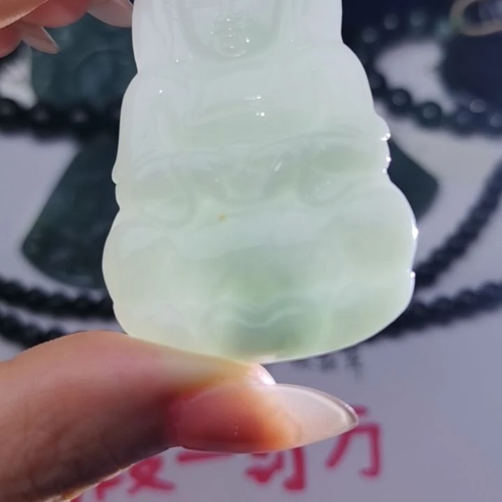 翡翠颈饰未镶嵌天然的A货翡翠