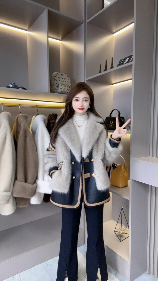 莹妹儿推荐女士宽松款托卡外套(新衣服掉浮毛属于正常现象）