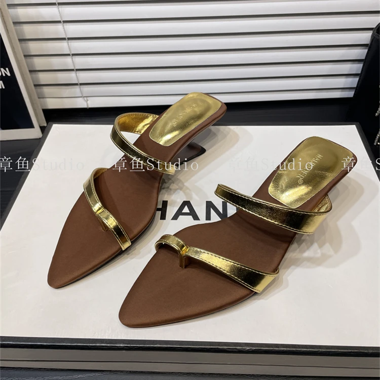 网红夹趾一字带坡跟高跟拖鞋女夏外穿2025新款简约时尚气质凉拖鞋