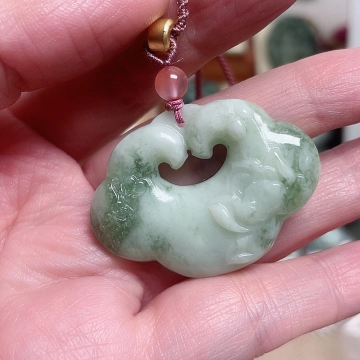 透闪石-蛇纹石玉颈饰未镶嵌