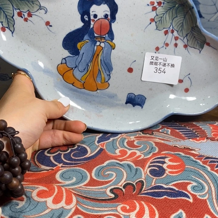 景德镇手绘古风女孩