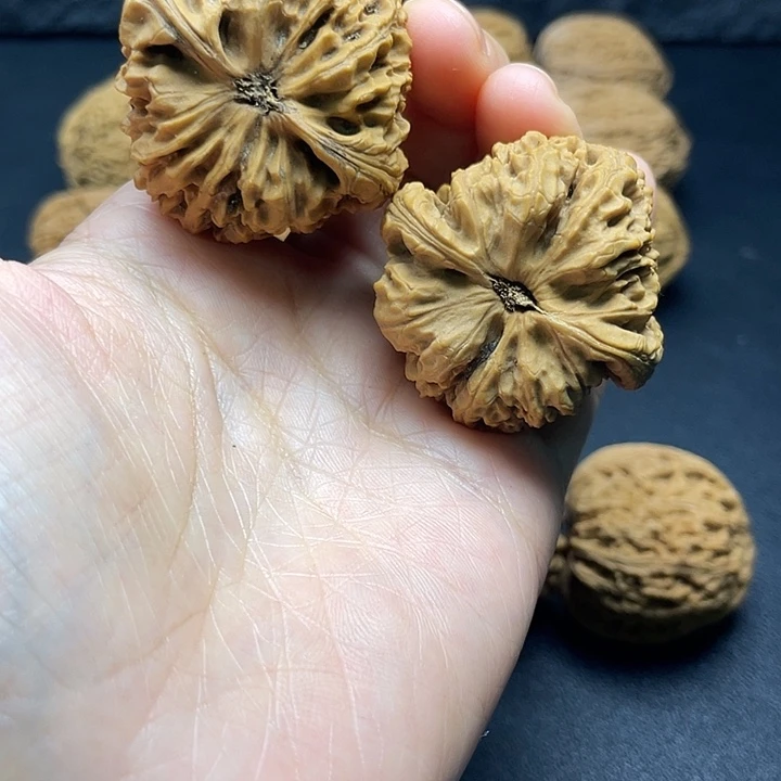 z***z文玩核桃吊坠南疆石