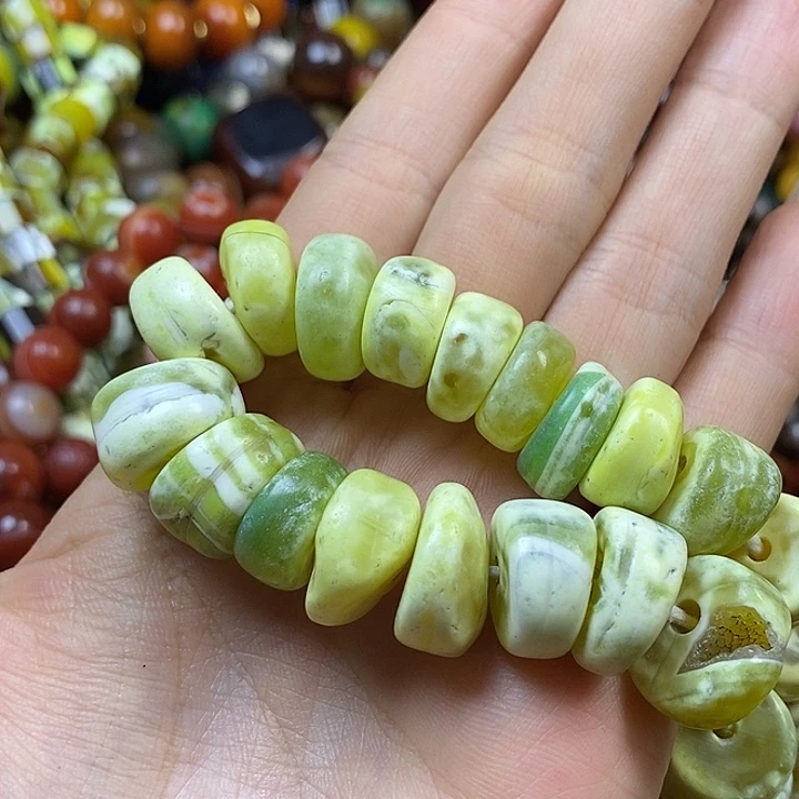 未镶嵌颈饰玛瑙/玉髓境*