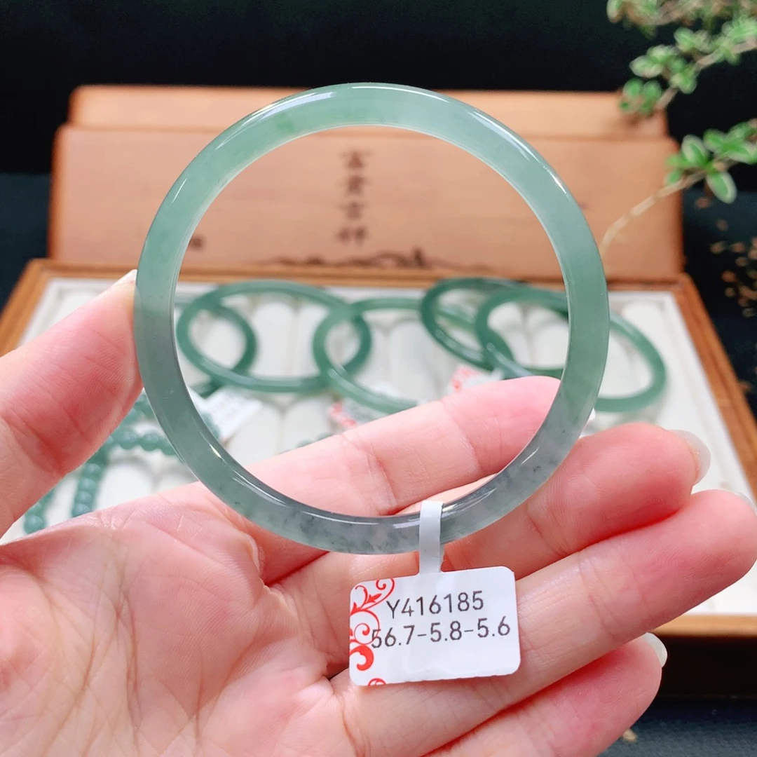 翡翠手镯（圆镯）未镶嵌