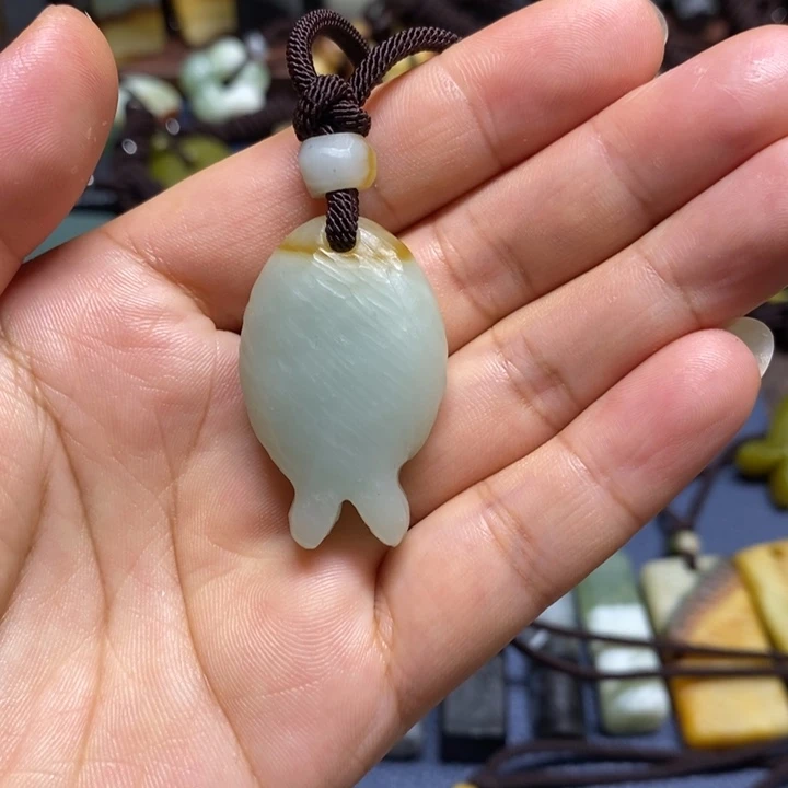 未镶嵌蛇纹石玉颈饰
