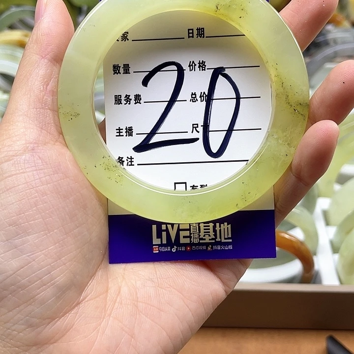 蛇纹石玉手镯合金出**染