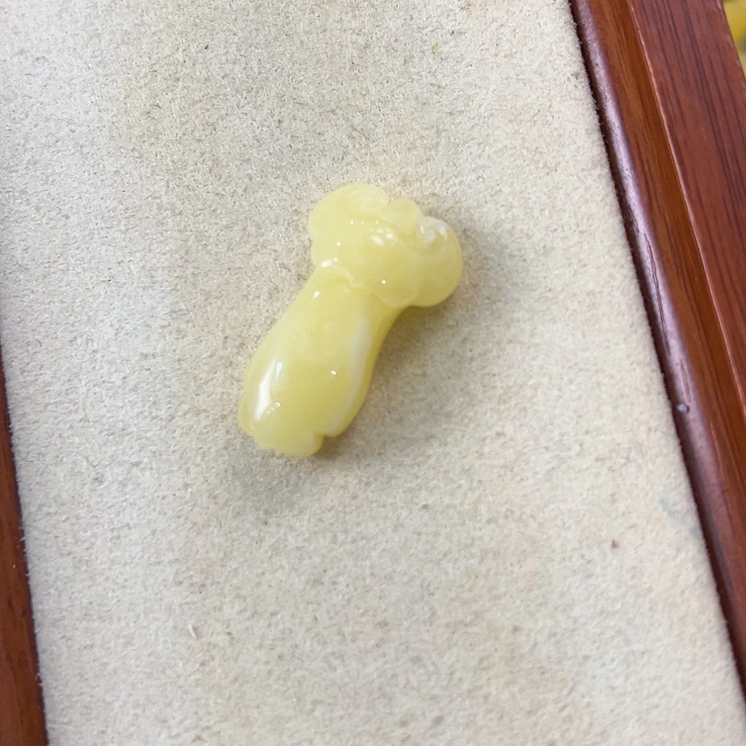 蜜蜡未镶嵌珠宝奇石