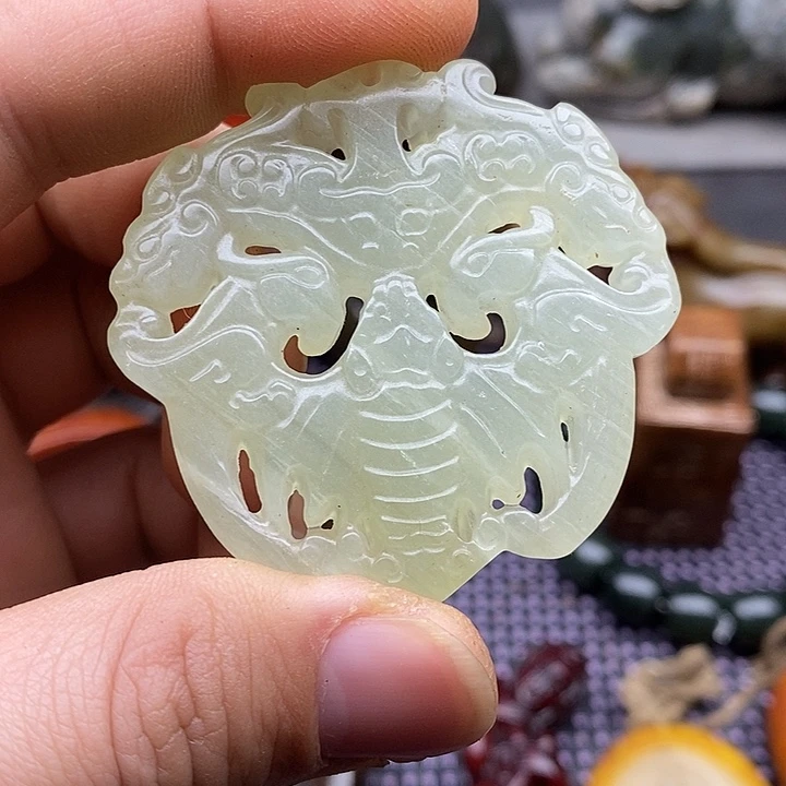 未镶嵌蛇纹石玉颈饰