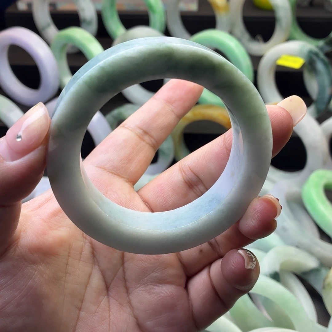 靖***荑定制翡翠未镶嵌翡翠手镯