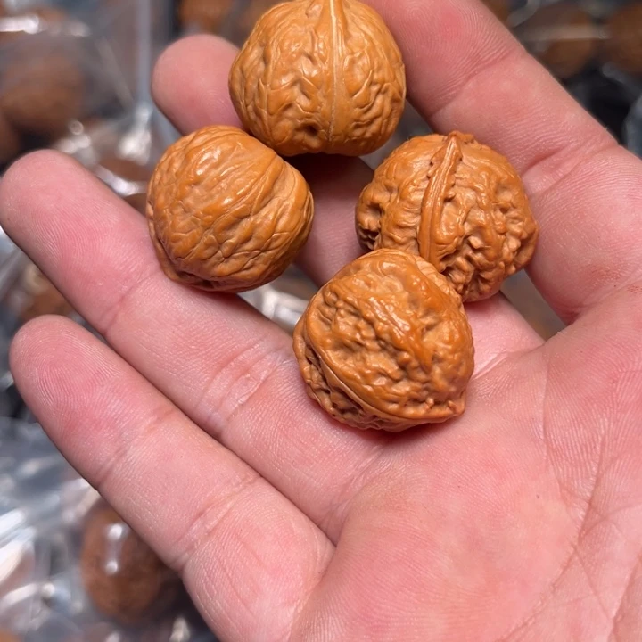 文玩核桃吊坠L****O文玩